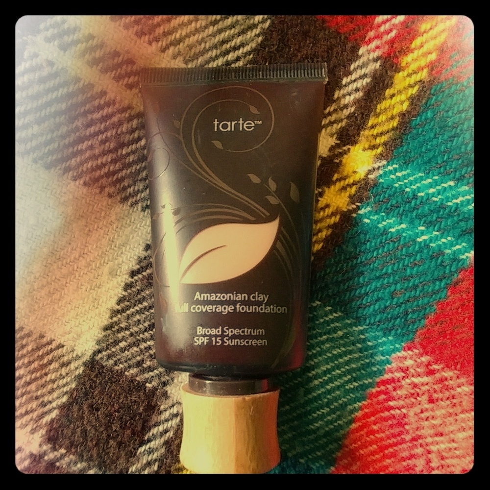 Tarte Medium Neutral Amazonian Clay foundation